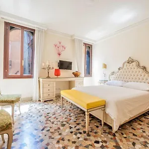 Ca' San Marco, Literally 20 Meters From San Marco Square! Apartment